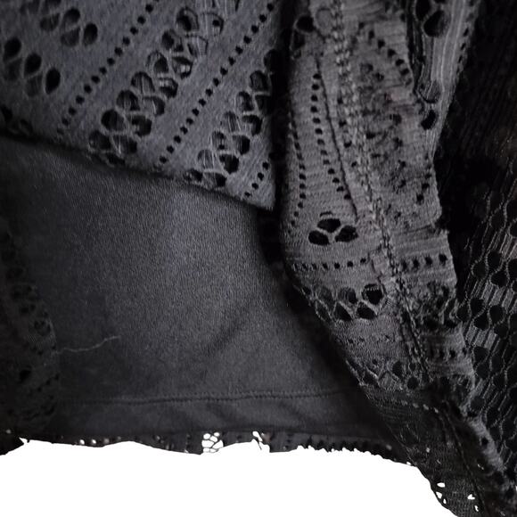 4373) Dana Buckman Black Eyelet Short Sleeve Overlay Blouse XL - Picture 5 of 10
